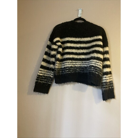 Women's Boucle Crewneck Pullover Sweater - Universal Thread Black /Cream Med NWT - Picture 4 of 6